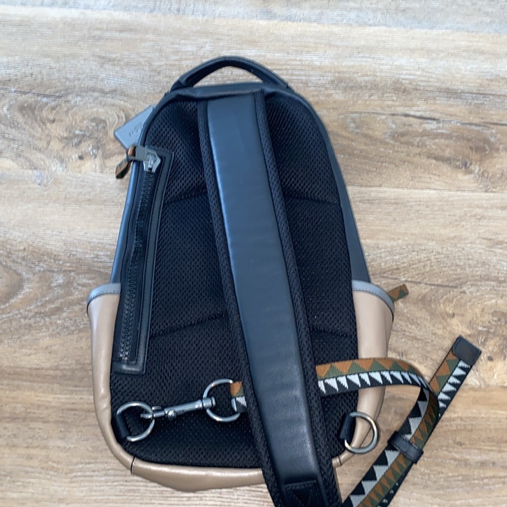 Coach Edge Pack - Picture 3 of 5